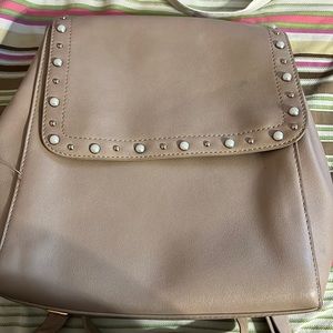 Backpack with pearls